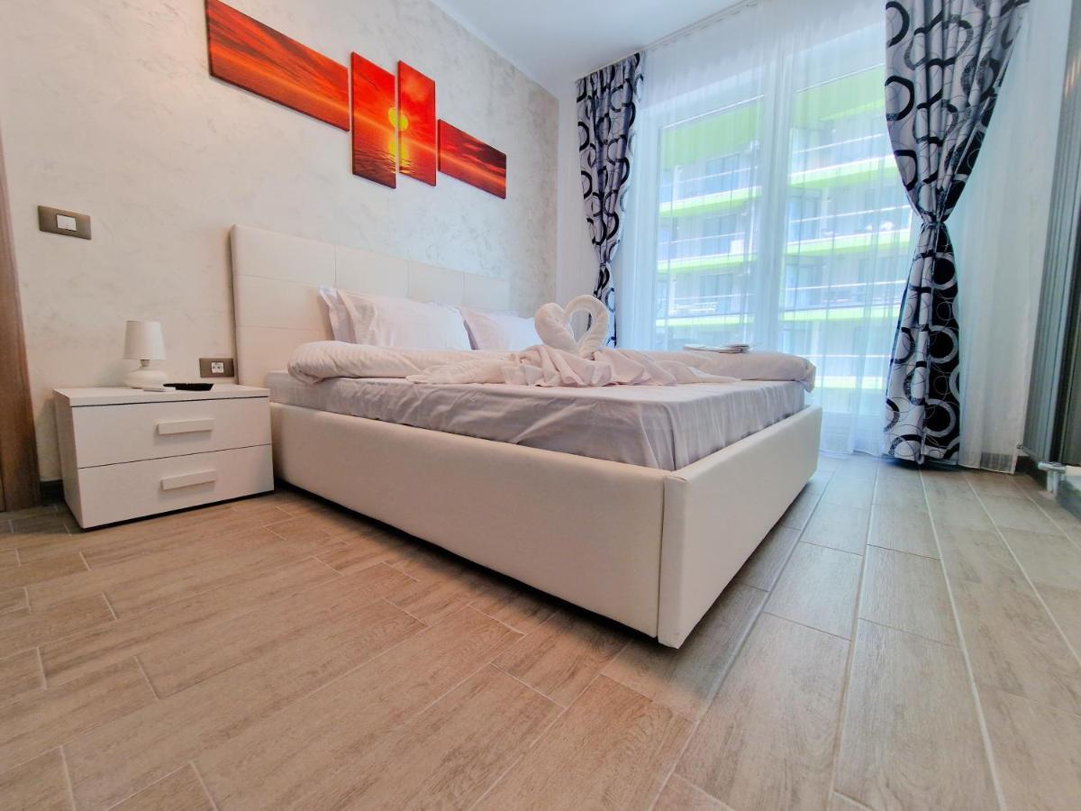 Sole Aparthotel Pool & Spa Mamaia Nord 那沃达利 外观 照片